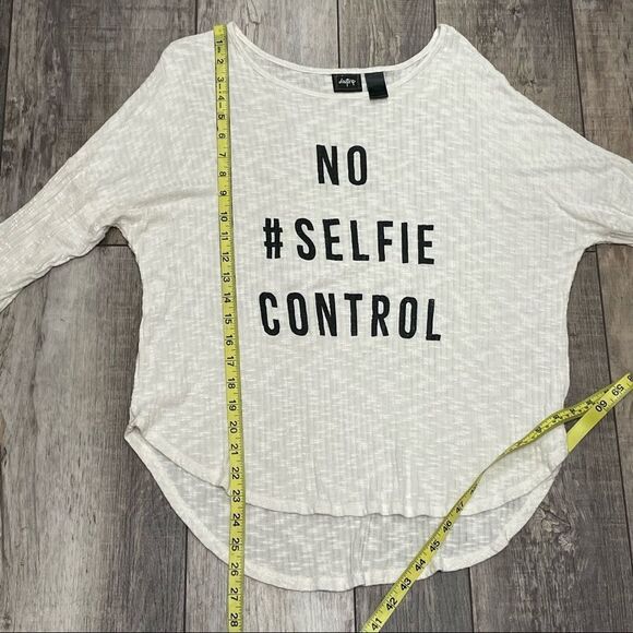 Daytrip Off-white With Black Letters “No Selfie Control” Batwing Sleeve Blouse L - Picture 12 of 15